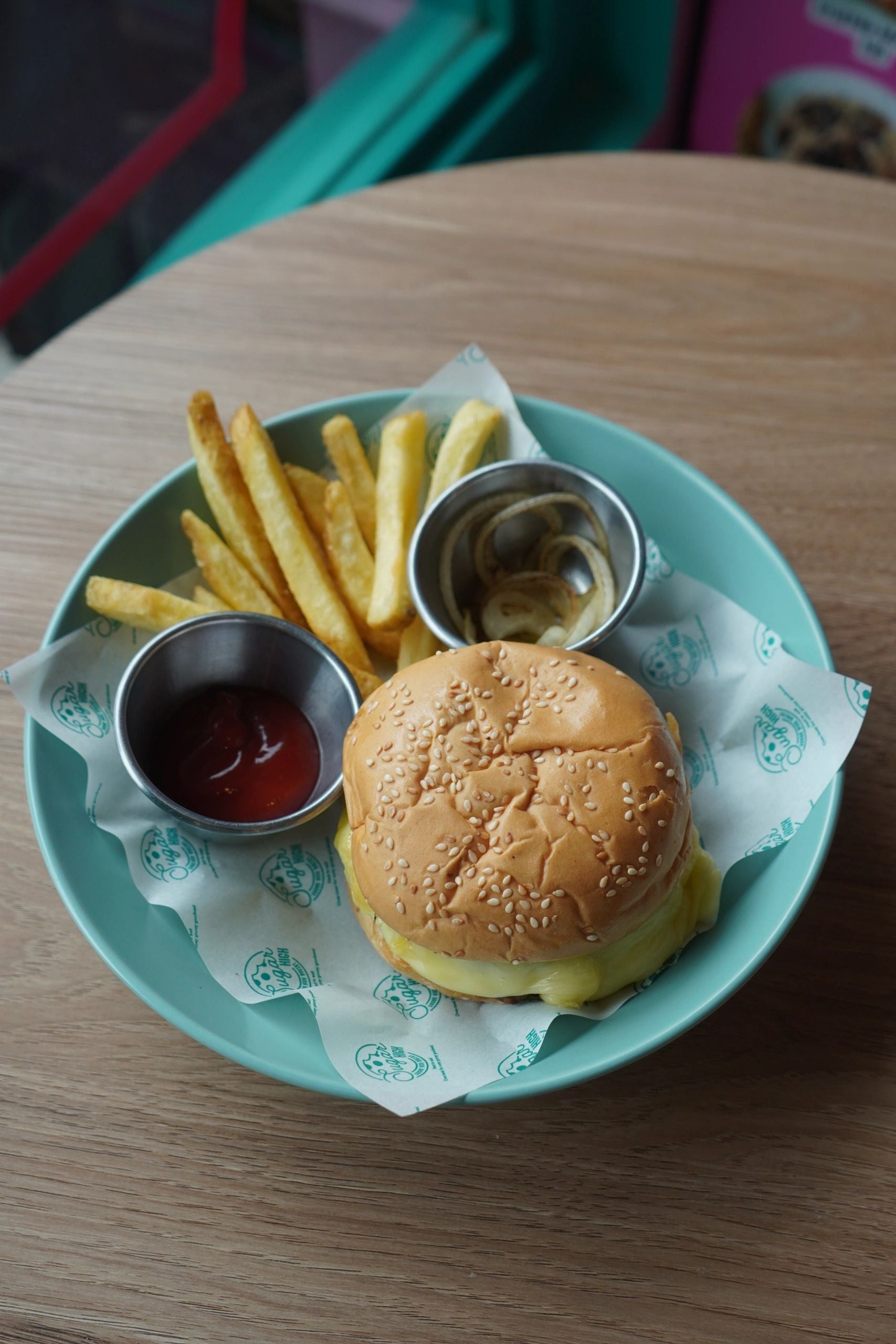Classic Bagel Cheeseburger